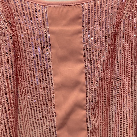 Pink sequined tank with adjustable spaghetti straps Perfect for Valentine’s Day - Picture 4 of 6
